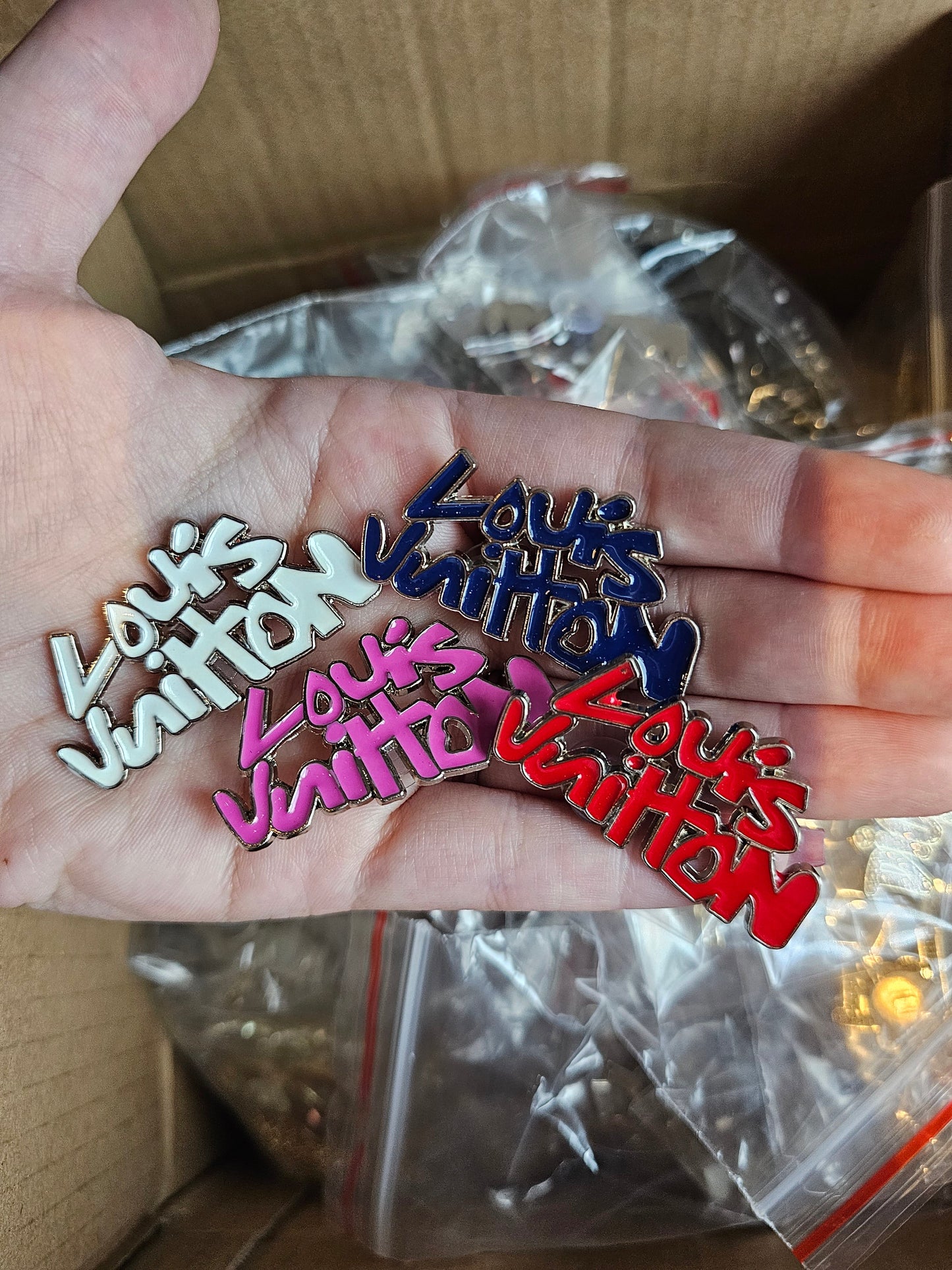 L0uis writting metal bling shoe charms