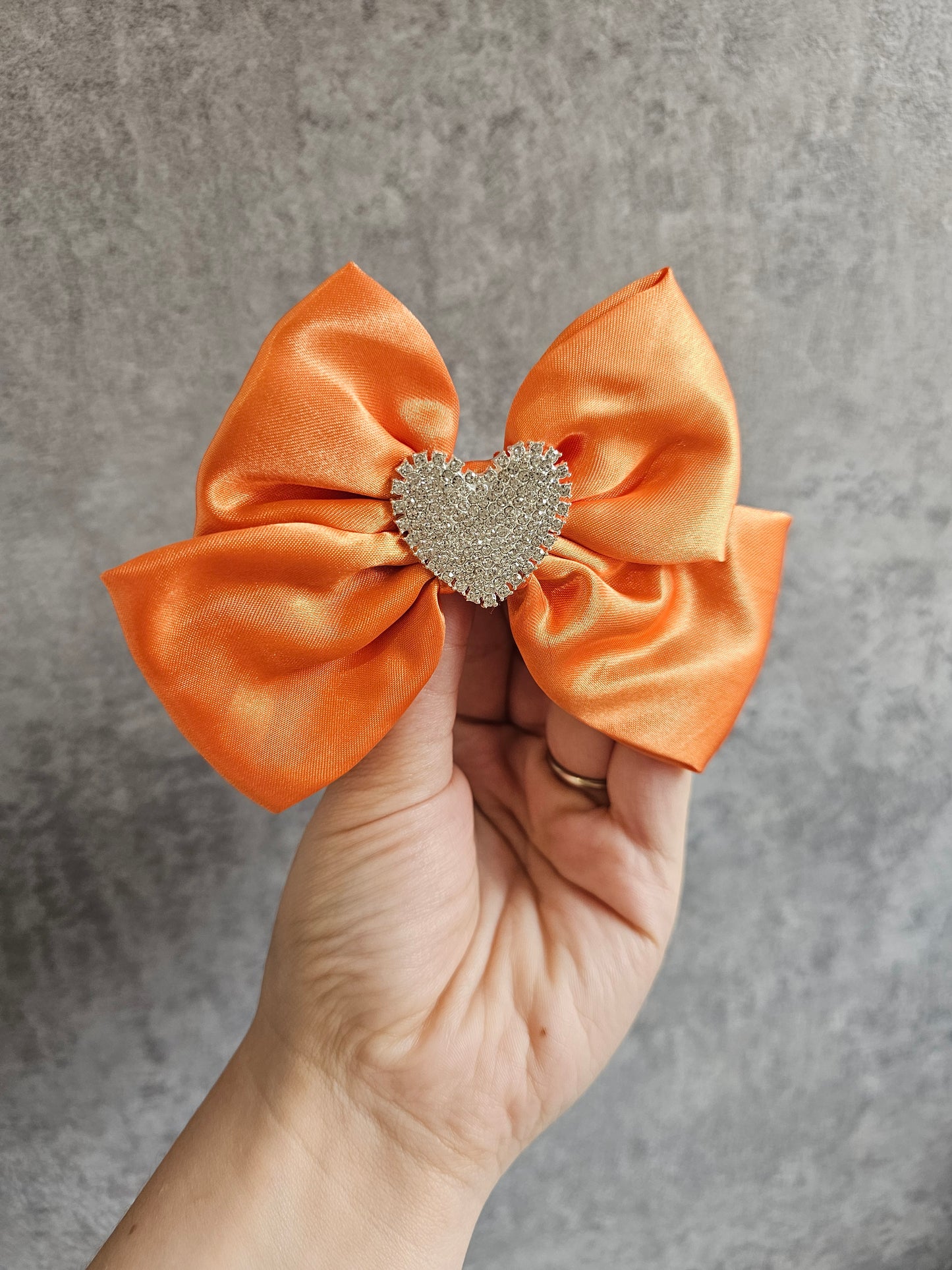 Diamanté heart shoe bows,. come in pairs!