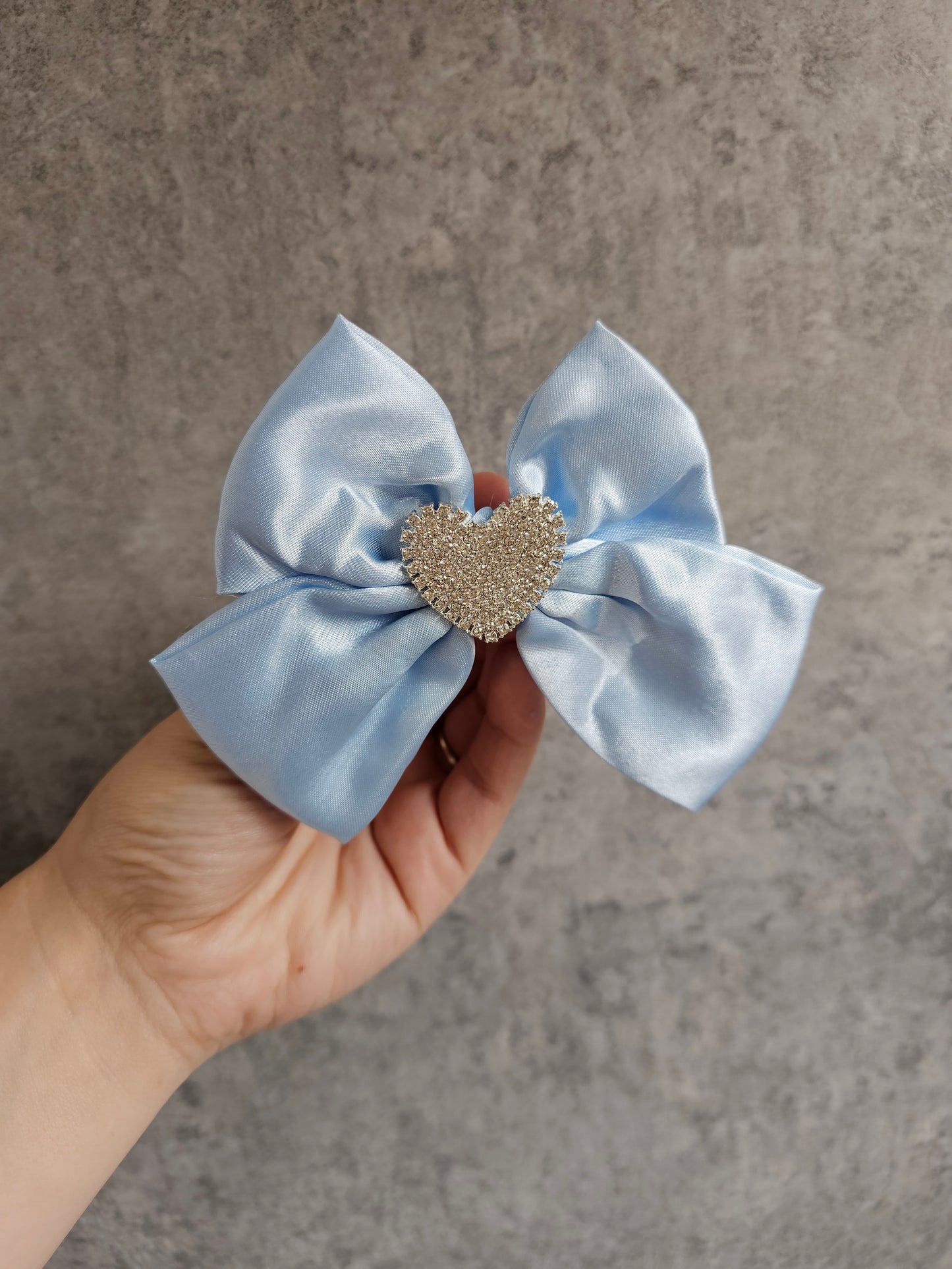 Diamanté heart shoe bows,. come in pairs!