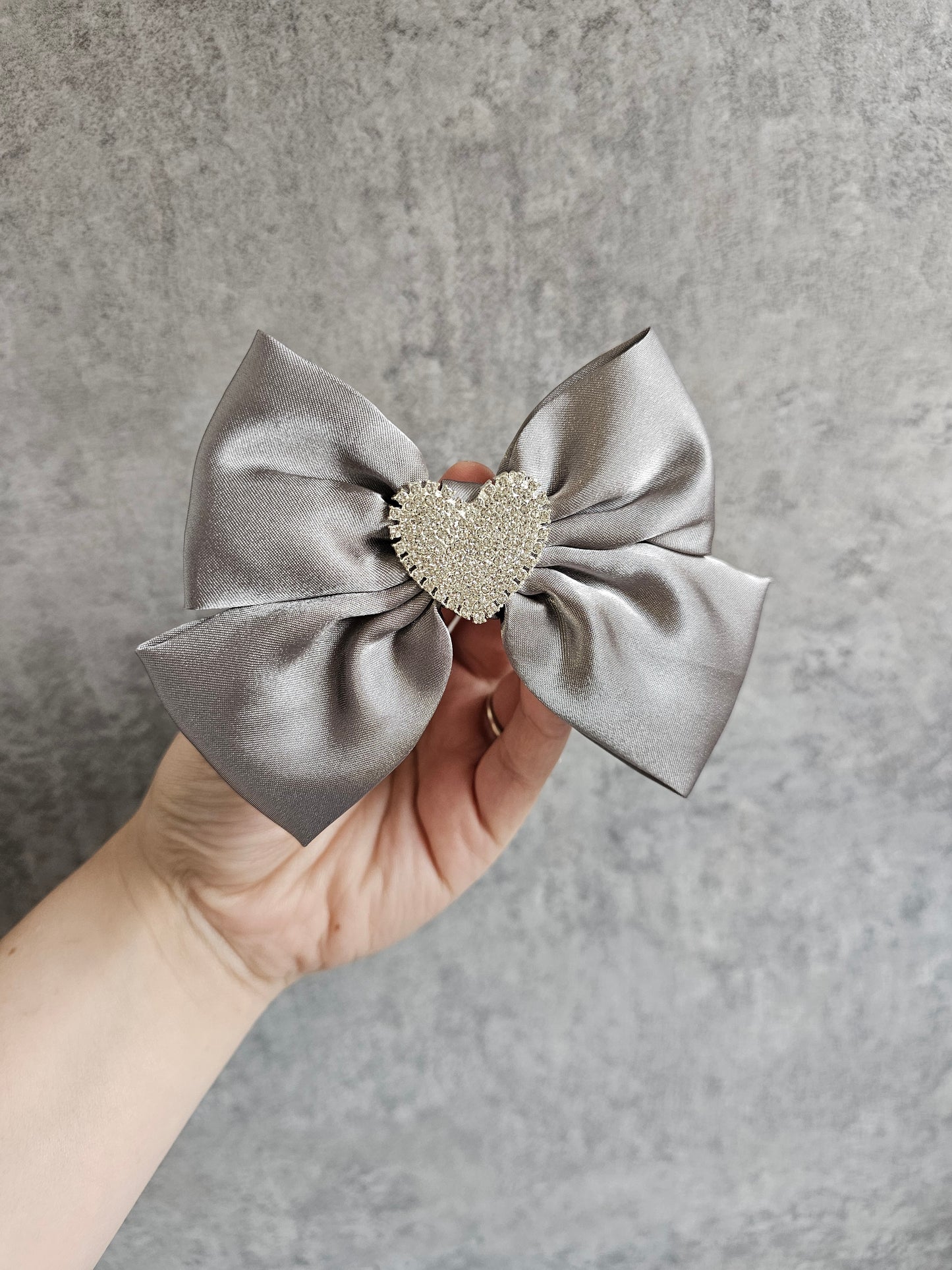 Diamanté heart shoe bows,. come in pairs!