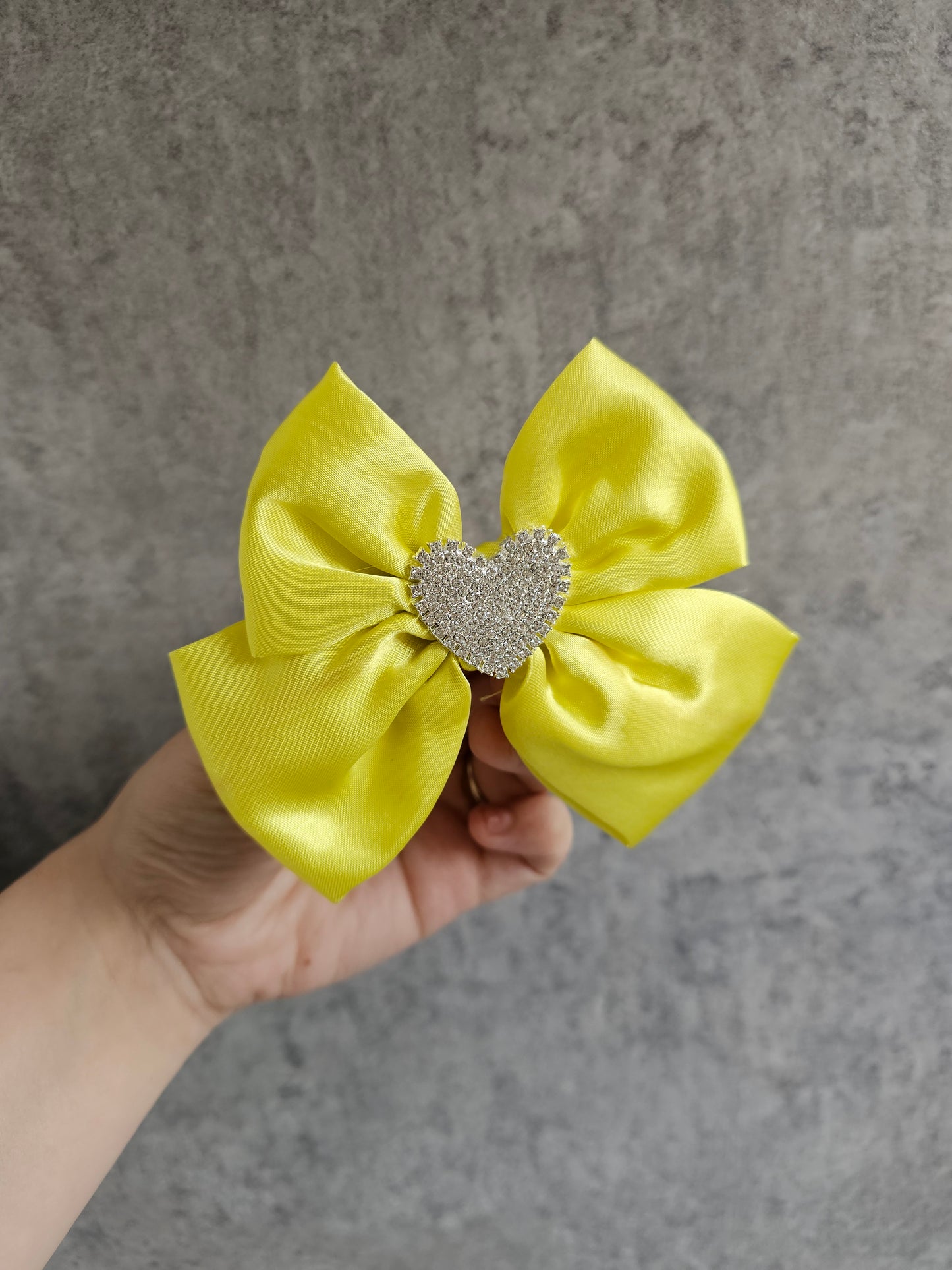 Diamanté heart shoe bows,. come in pairs!