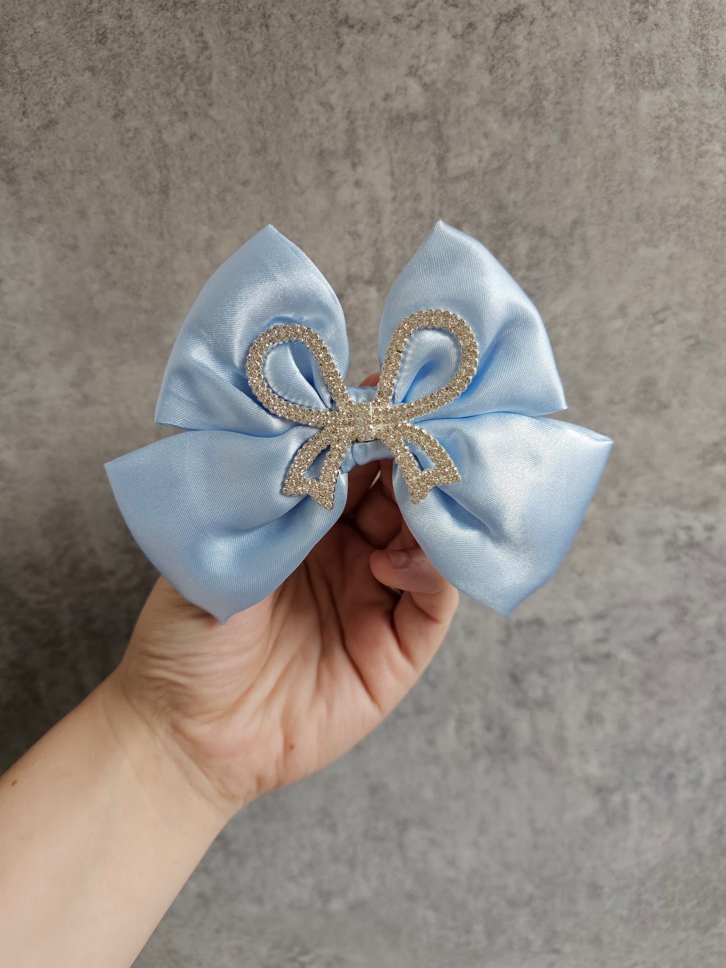 Diamanté bow shoe bows