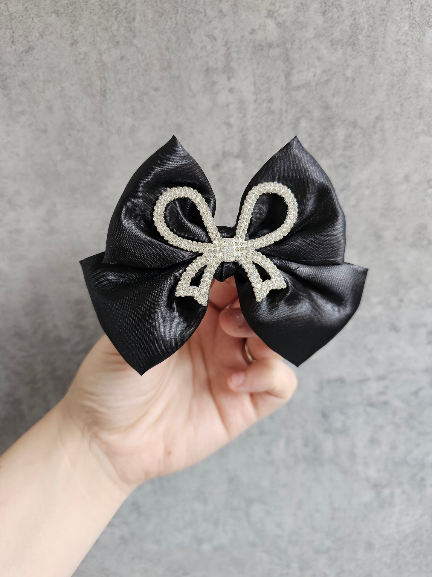Diamanté bow shoe bows