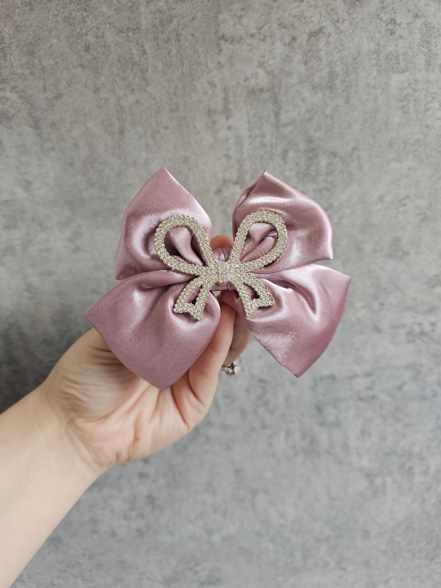 Diamanté bow shoe bows