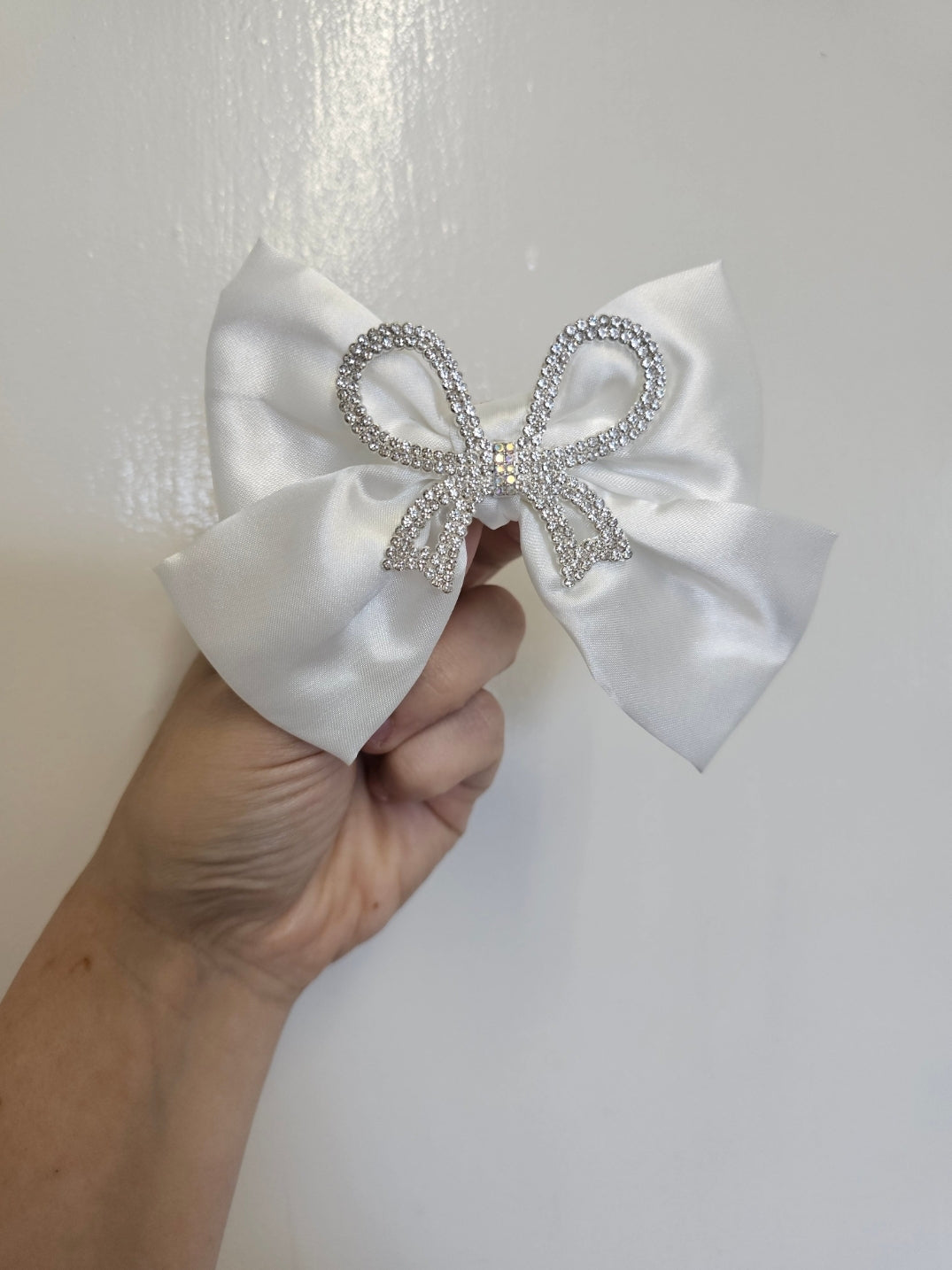 Diamanté bow shoe bows