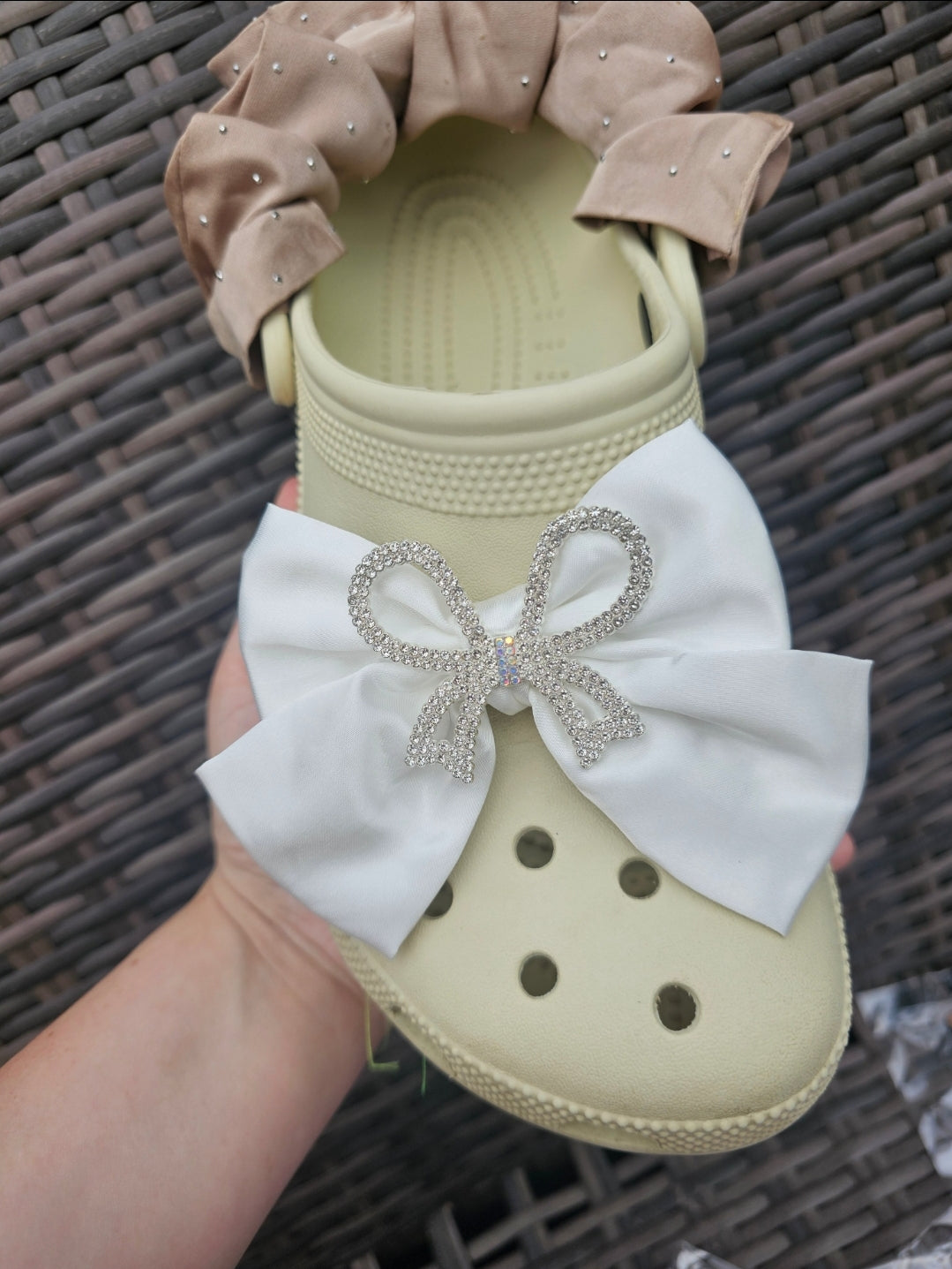 Diamanté bow shoe bows