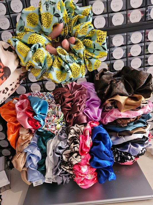 4/5 HAIR JUMBO/XL SCRUNCHIES.