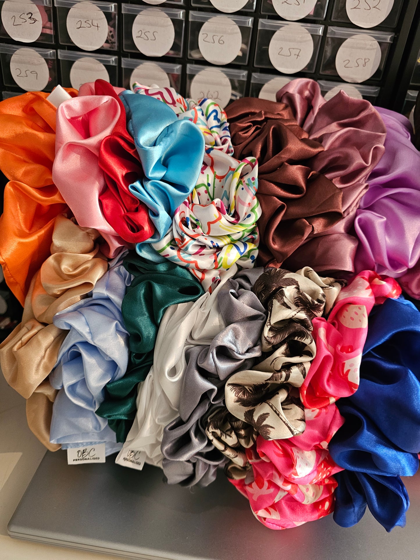 4/5 HAIR JUMBO/XL SCRUNCHIES.