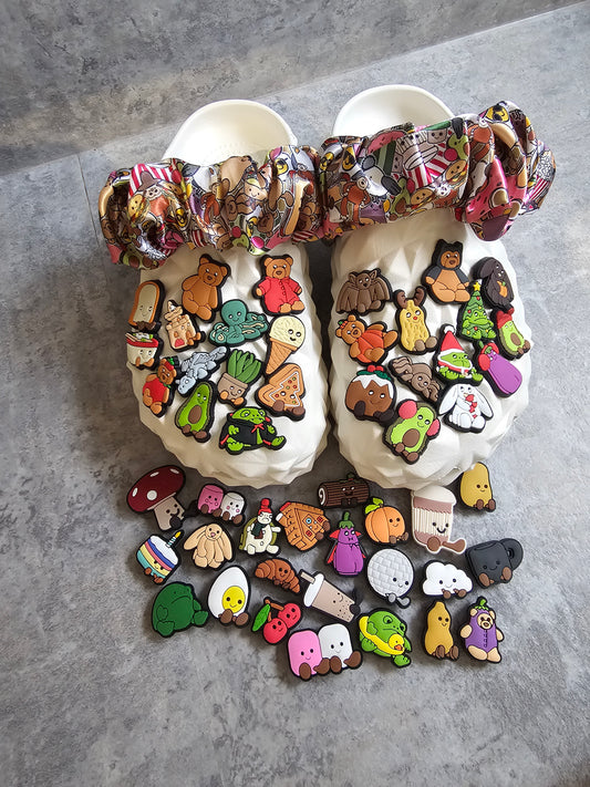 Cute teddy shoe charms!